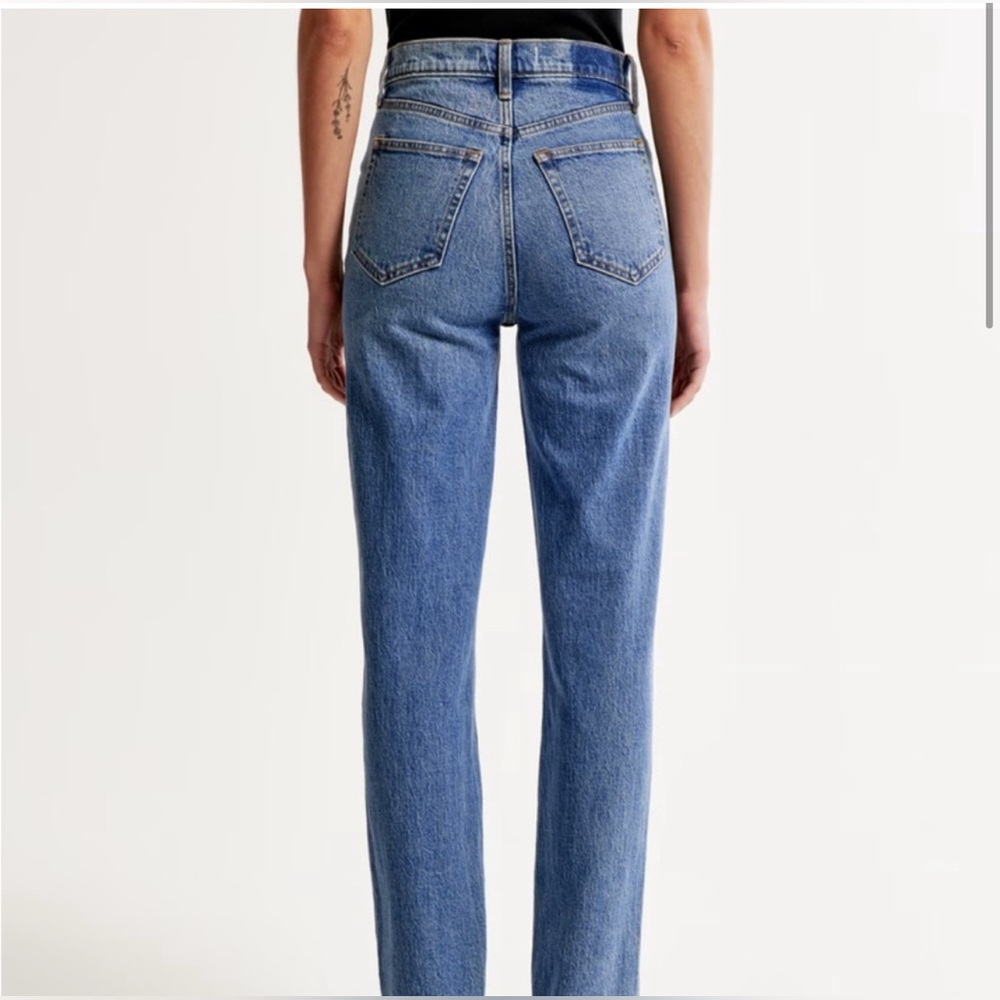 Abercrombie & Fitch The 90s Straight Ultra High Rise Jean